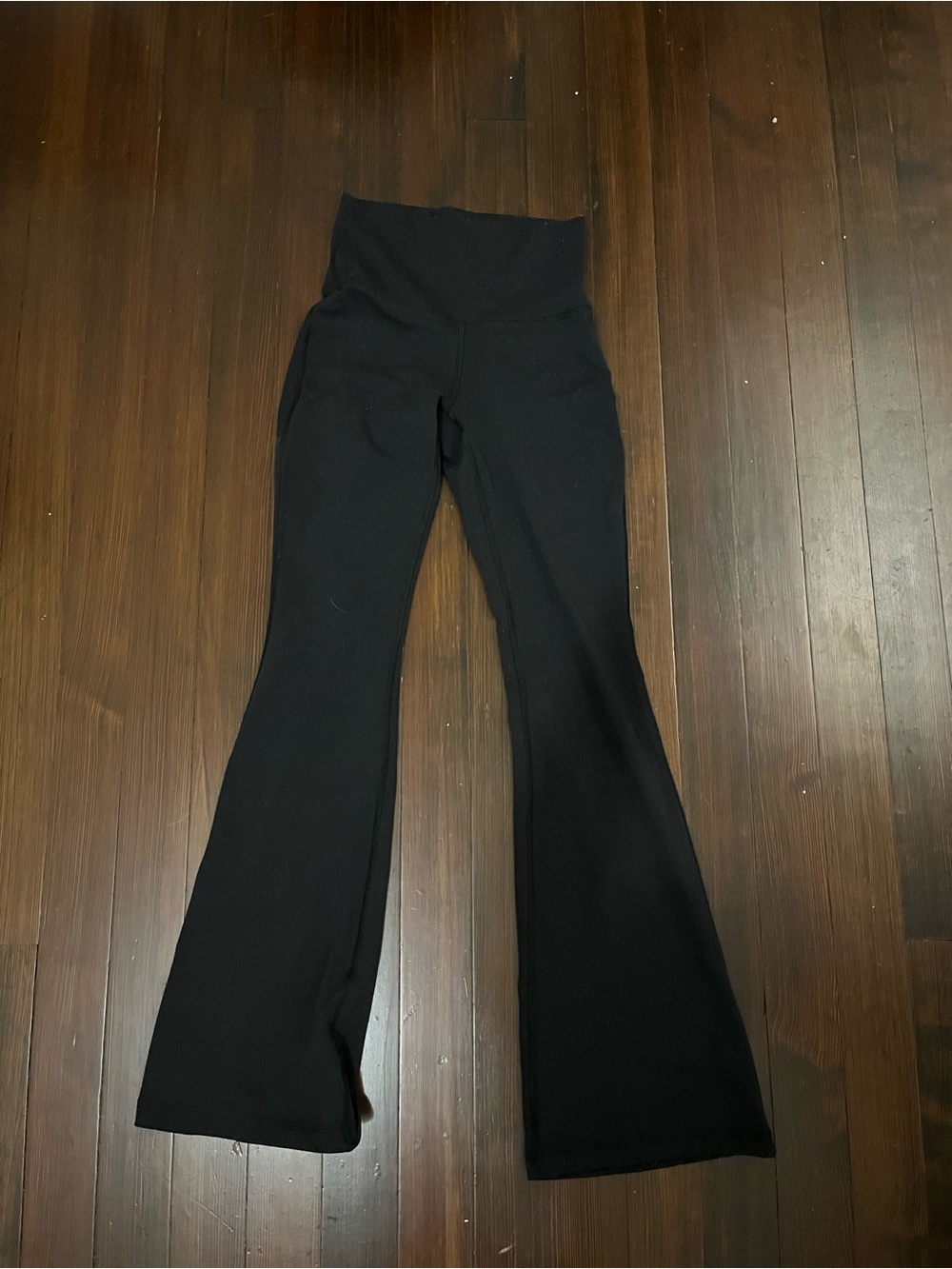 Aritzia TnAction flare leggings